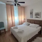 Leona Apartment-perfect For Four *