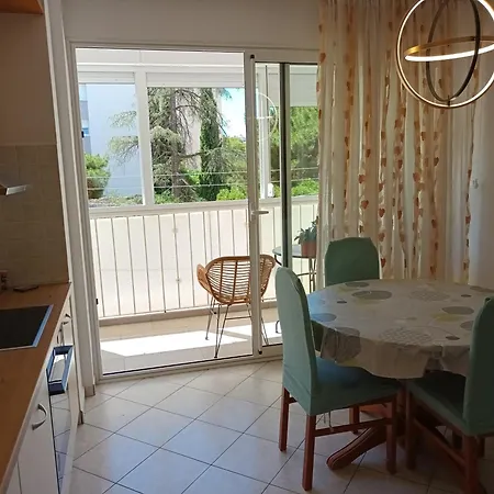 Leona Apartment-perfect For Four * سبليت