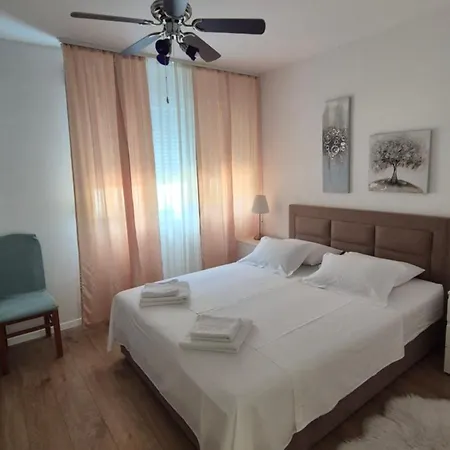 Leona Apartment-perfect For Four *