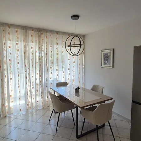 Leona Apartment-perfect For Four *
