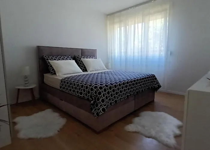 Leona Apartment-perfect For Four Split