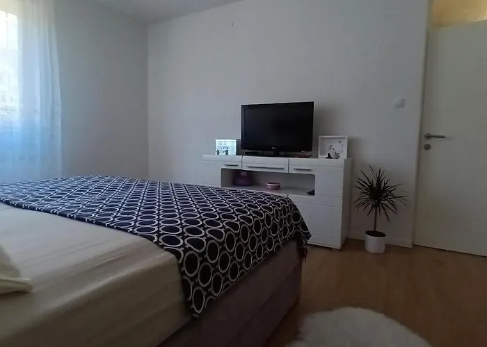 Leona Apartment-perfect For Four Split