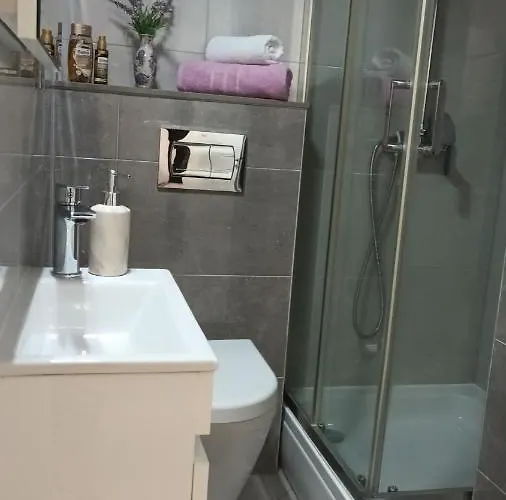 Leona Apartment-perfect For Four Lägenhet *