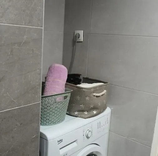 Leona Apartment-perfect For Four Lägenhet *