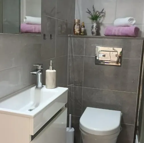 Leona Apartment-perfect For Four *