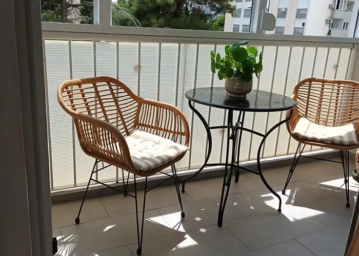 Leona Apartment-perfect For Four Split