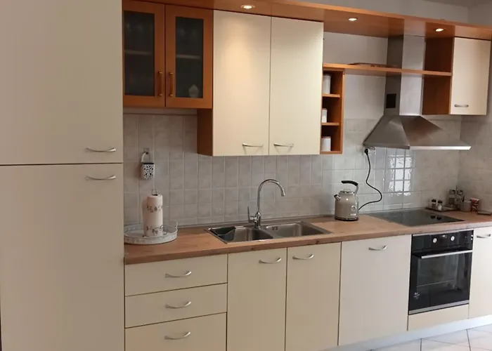 Leona Apartment-perfect For Four Lägenhet Split