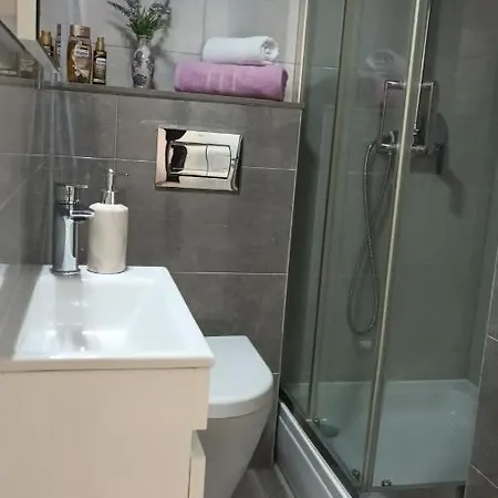 Leona Apartment-perfect For Four Apartment *